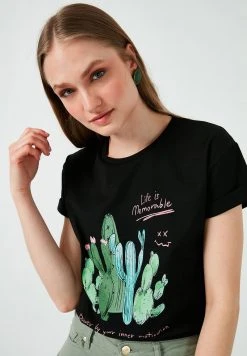 LELA Camiseta Estampada - Black , Mujer 2 LELA Camiseta Estampada - Black , Mujer -LELA Ventas 2024 99e510b816754c2abda7bdea05577d93
