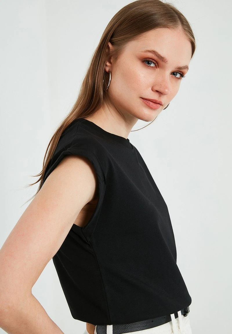 Camiseta básica - black LELA Camiseta Básica - Black, Mujer -LELA Ventas 2024 9a8b5c1b37014d10824b48aa0e278d11