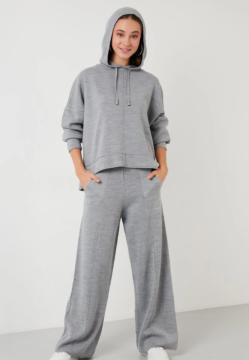 SET - Jersey con capucha - grey LELA SET - Jersey Con Capucha - Grey, Mujer -LELA Ventas 2024 9adff5e5168b4ebf967ed88024cf17f4