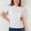 LELA CREW NECK - Camiseta Estampada - White Neon Fuchsia, Mujer