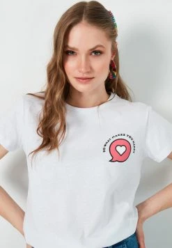 LELA Camiseta Estampada - White , Mujer 2 LELA Camiseta Estampada - White , Mujer -LELA Ventas 2024 9cea6ab3d9a14431872a19a1129835d4