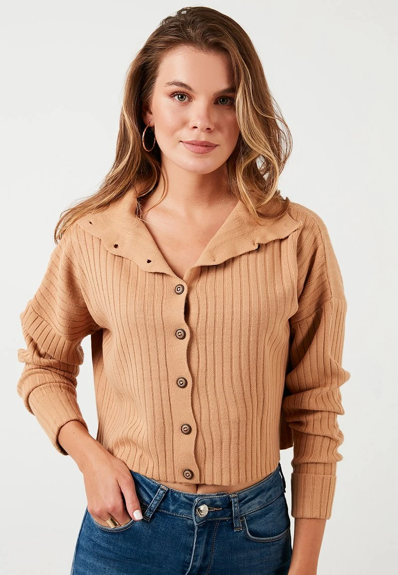 HIGH COLLAR - Chaqueta de punto - camel LELA HIGH COLLAR - Chaqueta De Punto - Camel , Mujer -LELA Ventas 2024 a2711c889eb94e368dacc4f9921e59d3
