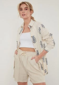 LELA Camisa - Stone , Mujer 3 LELA Camisa - Stone , Mujer -LELA Ventas 2024 a3c17710ba674c2dbb426a141d5988cf