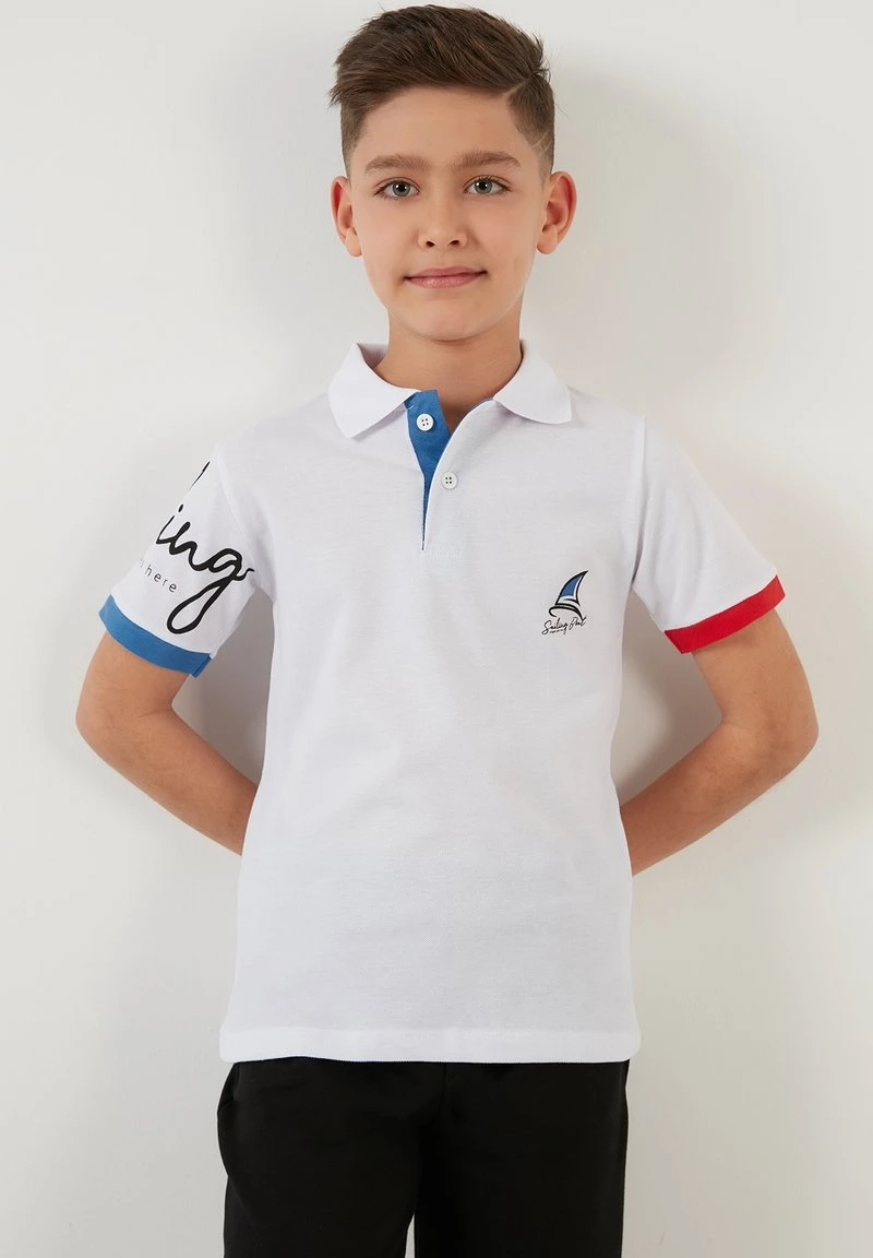 REGULAR FIT SET - Shorts - white LELA REGULAR FIT SET - Shorts - White, Niños -LELA Ventas 2024 a77fb2b79a6d4181866da20c9a694950