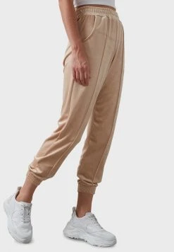 LELA Pantalones Deportivos - Stone Colored , Mujer 3 LELA Pantalones Deportivos - Stone Colored , Mujer -LELA Ventas 2024 a8b883eb8e8f49a5955133baaf2774ba