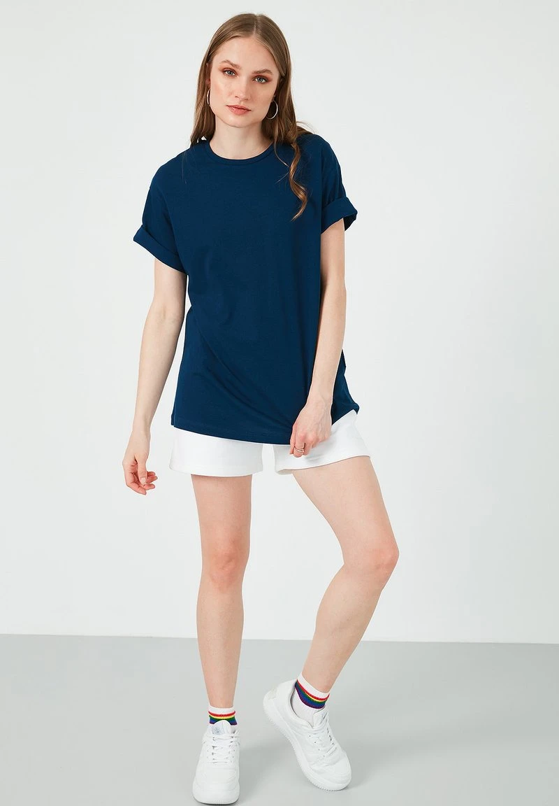 LELA Camiseta Estampada - Navy Blue, Mujer 2 LELA Camiseta Estampada - Navy Blue, Mujer - Imagen 2