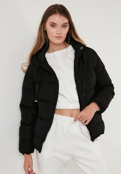 LELA Chaqueta De Invierno - Black, Mujer -LELA Ventas 2024 b25c8d8379f543e8832d9cd1b1f7df3b