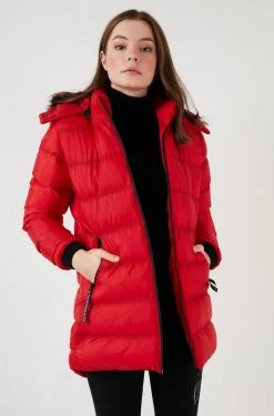LELA Abrigo De Invierno - Red, Mujer -LELA Ventas 2024 b275dc88c08f49dd96443b285e31330c