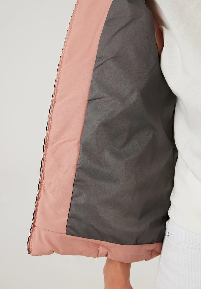 LELA GIA - Chaleco - Powder Pink , Mujer 3 LELA GIA - Chaleco - Powder Pink , Mujer - Imagen 3