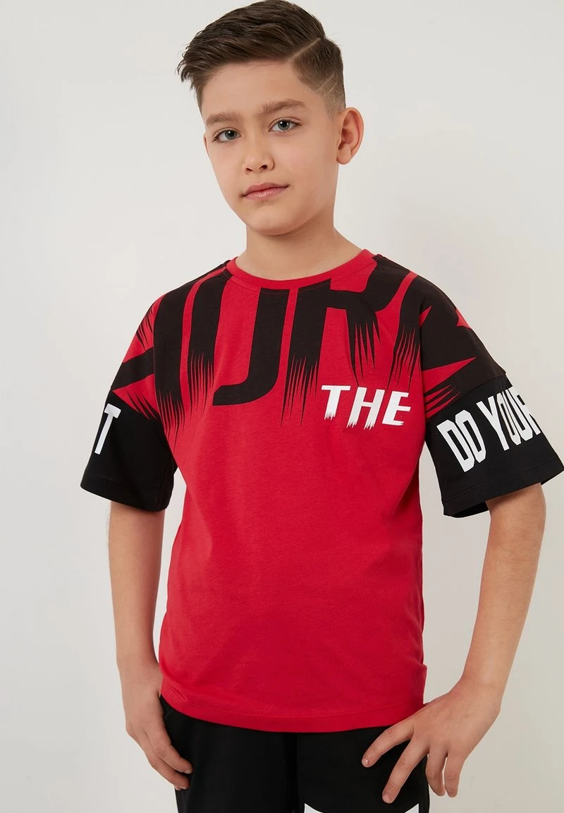 REGULAR FIT - Shorts - red LELA REGULAR FIT - Shorts - Red , Niños -LELA Ventas 2024 b4c0a960342a4e7db9ee1c1d7233e6ff