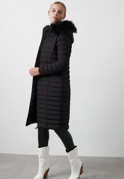 LELA Abrigo De Invierno - Black , Mujer 6 LELA Abrigo De Invierno - Black , Mujer -LELA Ventas 2024 b4e4453de9f349b0b663e2cc707e6a8c