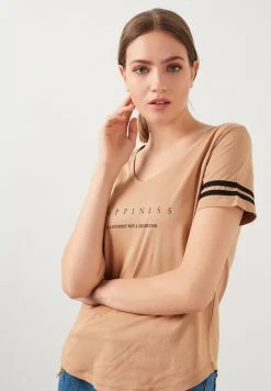 LELA Camiseta Estampada - Snuff Coloured, Mujer 2 LELA Camiseta Estampada - Snuff Coloured, Mujer -LELA Ventas 2024 b4fd03e4362a4e80924c1f02aae7df4e