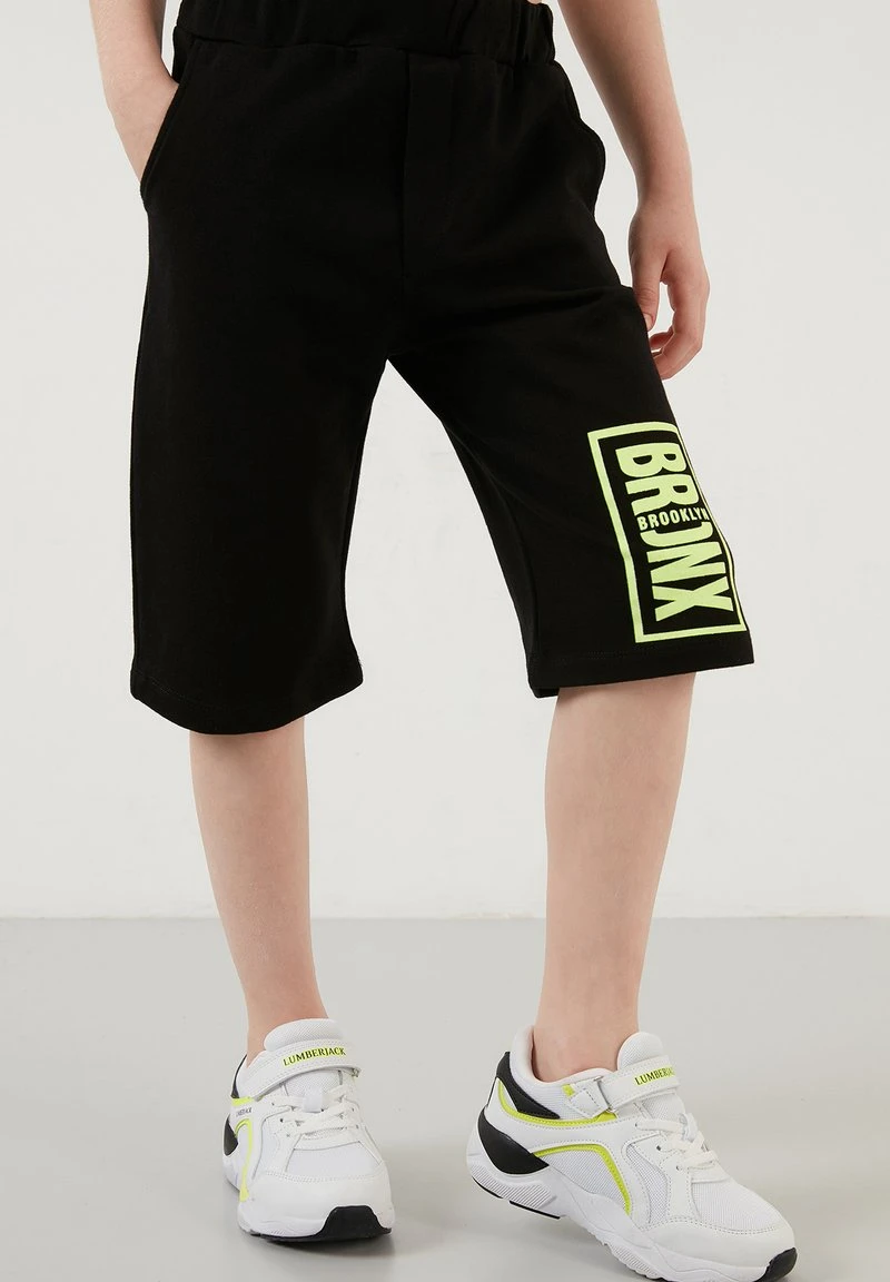 LELA REGULAR FIT T-SHIRT AND SHORTS - Shorts - Red , Niños 5 LELA REGULAR FIT T-SHIRT AND SHORTS - Shorts - Red , Niños - Imagen 5