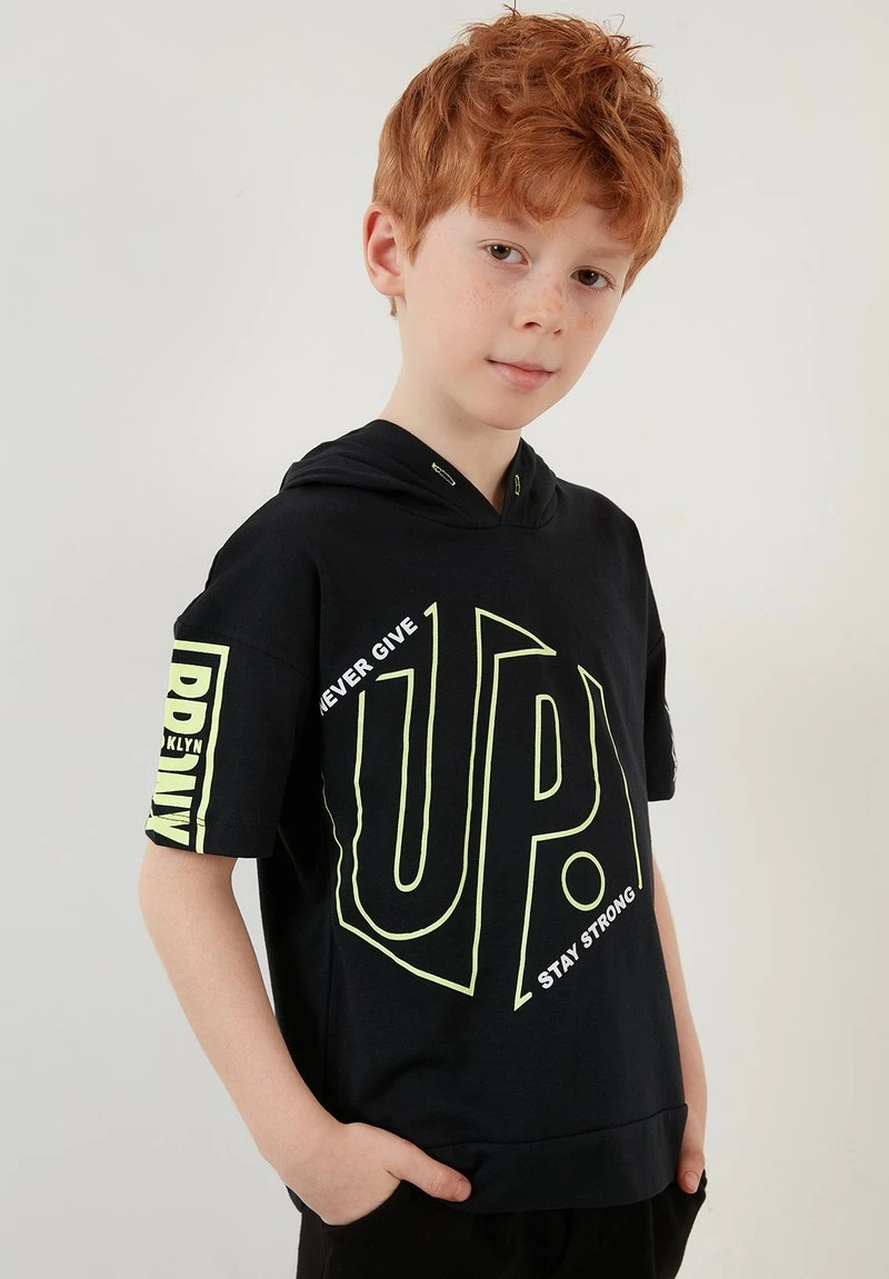 LELA REGULAR FIT T-SHIRT AND SHORTS - Shorts - Black , Niños 4 LELA REGULAR FIT T-SHIRT AND SHORTS - Shorts - Black , Niños - Imagen 4