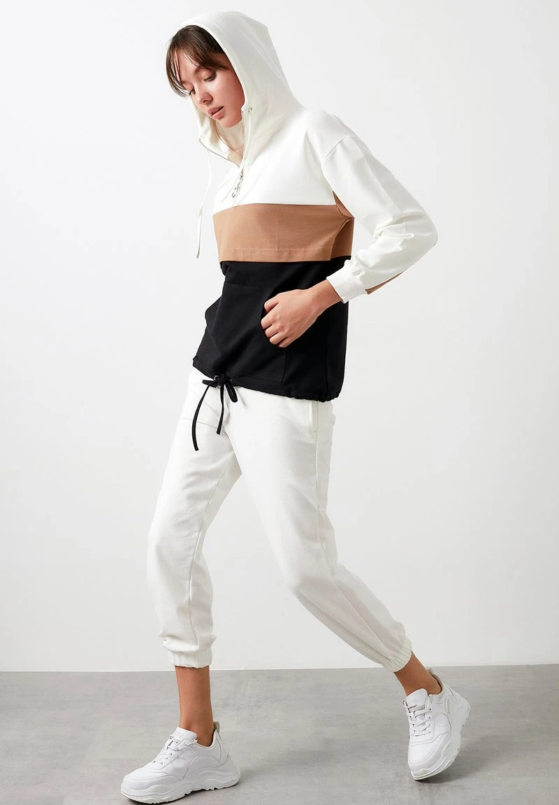 Jersey con capucha - ecru biscuit color black LELA Jersey Con Capucha - Ecru Biscuit Color Black, Mujer -LELA Ventas 2024 ba1ce1c0133d4967bc16d8ce3edd87c0