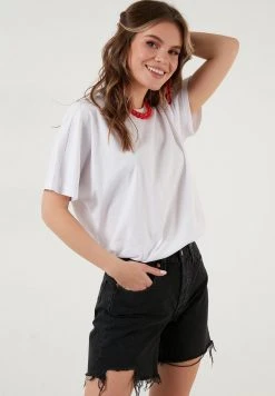 LELA Camiseta Básica - White, Mujer 4 LELA Camiseta Básica - White, Mujer -LELA Ventas 2024 bc8e40b4c39e41579bb9942544075510