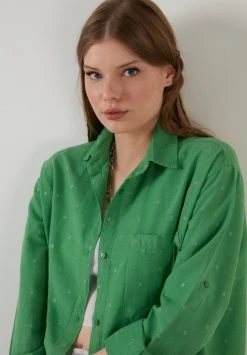 LELA Camisa - Pistachio Green , Mujer 11 LELA Camisa - Pistachio Green , Mujer -LELA Ventas 2024 bd49ae1bedf04ba0a2a009f94ee39e27