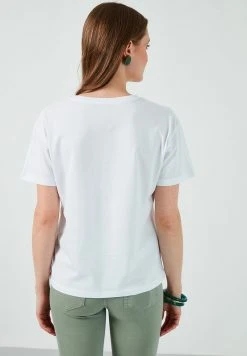 LELA Camiseta Estampada - White , Mujer 2 LELA Camiseta Estampada - White , Mujer -LELA Ventas 2024 bd8129f9e7d54810a910d538c54258de