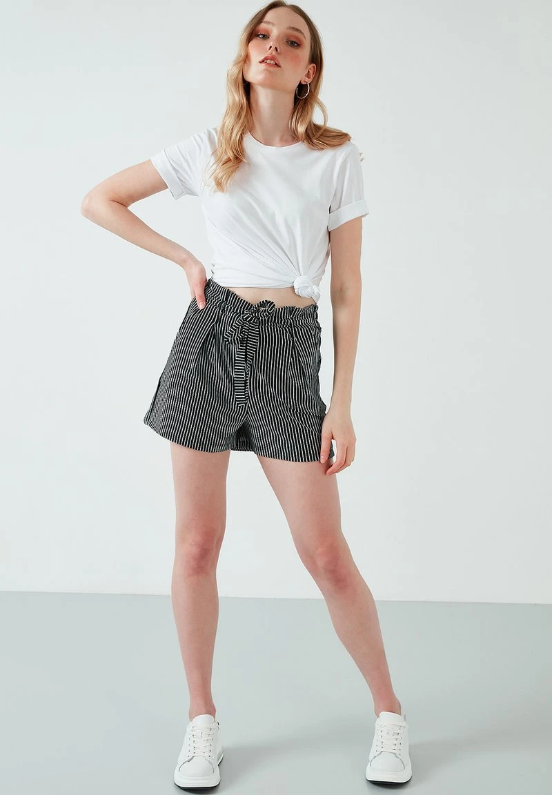 Shorts - black LELA Shorts - Black , Mujer -LELA Ventas 2024 bdb553e9846c405ca106c4af98f901d4