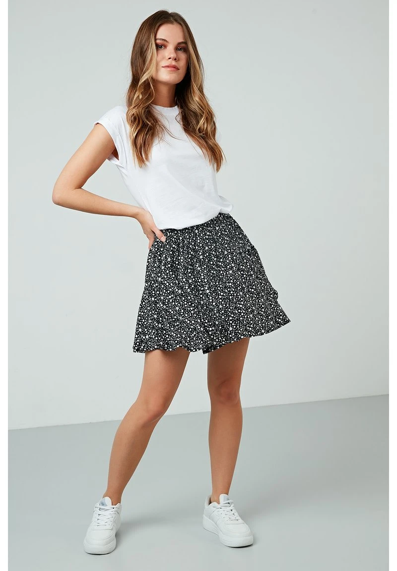 FLOWERED - Falda acampanada - black-white LELA FLOWERED - Falda Acampanada - Black-white, Mujer -LELA Ventas 2024 bfcd2f7b8ef24f17804177561ac7456e