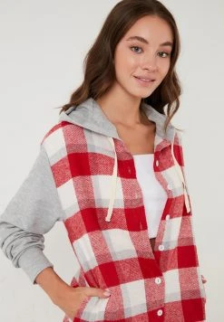 LELA Camisa - Red, Mujer 6 LELA Camisa - Red, Mujer -LELA Ventas 2024 c00aa239a4ef4dd1adf796164a93386a