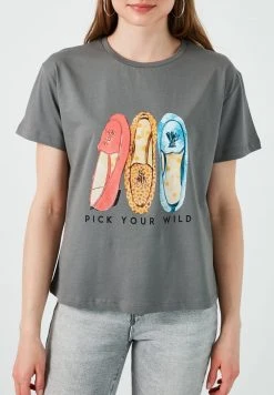 LELA Camiseta Estampada - Grey , Mujer -LELA Ventas 2024 c160220c843c49289460ff5e1fb93b19