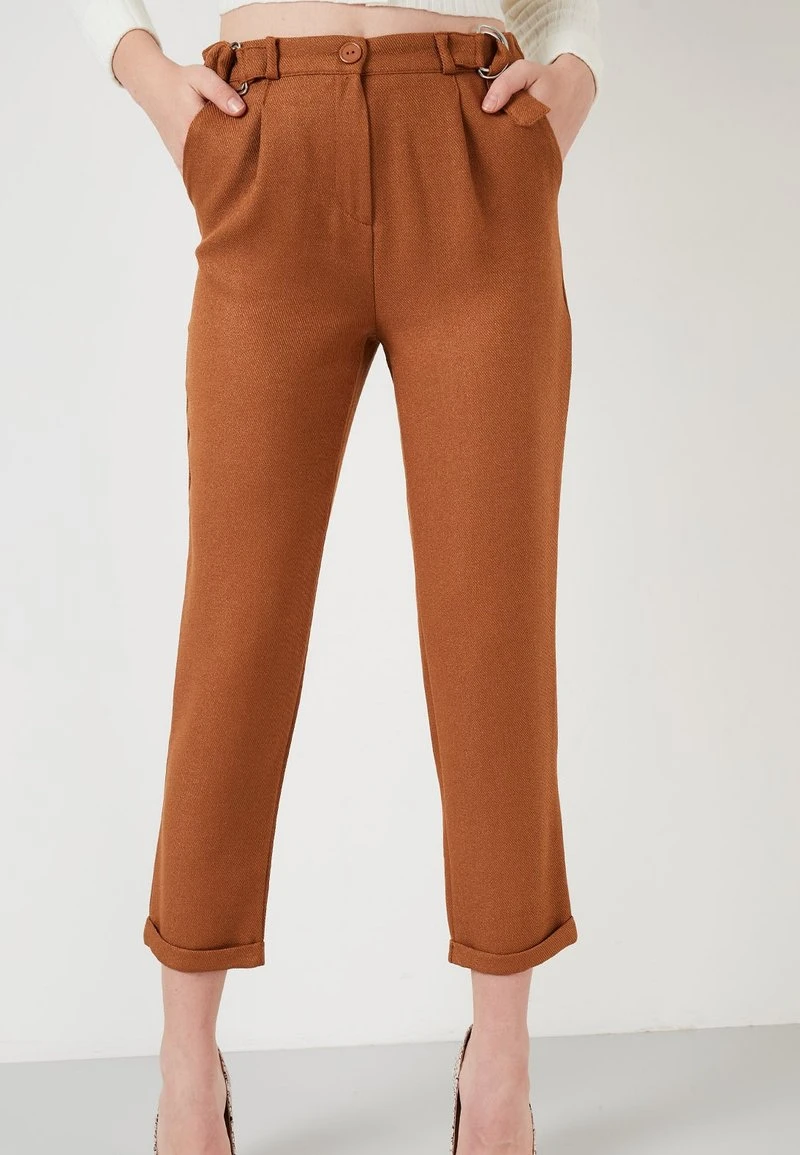 HIGH WAIST TROUSERS - Pantalones - camel LELA HIGH WAIST TROUSERS - Pantalones - Camel, Mujer -LELA Ventas 2024 c2c87293d68c48c787dcd54f1d902010