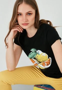 LELA Camiseta Estampada - Black , Mujer -LELA Ventas 2024 c3d233e1937c45da9285aeb55fe61c97