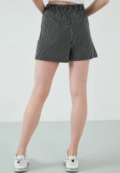 LELA Shorts - Black , Mujer 2 LELA Shorts - Black , Mujer -LELA Ventas 2024 c488f39114c74f27952e851e142f4dbf