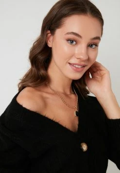 LELA Chaqueta De Punto - Black , Mujer 3 LELA Chaqueta De Punto - Black , Mujer -LELA Ventas 2024 c581dd6ecf934ce3b2de7977e6041a9e