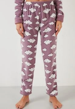LELA PLUSH SET WITH HAIRBAND - Pijama - Lilac , Mujer 2 LELA PLUSH SET WITH HAIRBAND - Pijama - Lilac , Mujer -LELA Ventas 2024 c647bfe5f7f84346999fe05b67a8e4a2