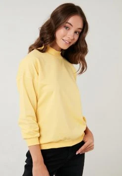LELA HIGH COLLAR BASIC SWEATSHIRT - Sudadera - Yellow , Mujer 7 LELA HIGH COLLAR BASIC SWEATSHIRT - Sudadera - Yellow , Mujer -LELA Ventas 2024 c7cdcf2b01be4bbdb7f638d57d6133f8