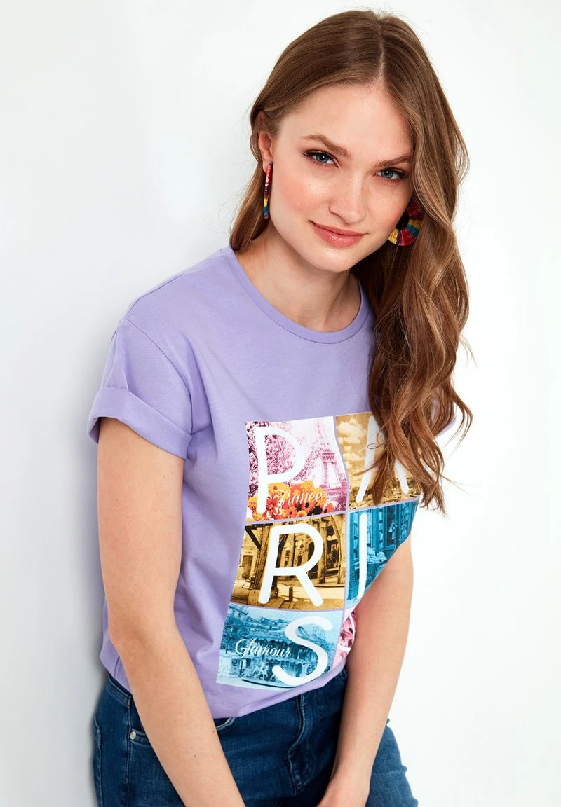 LELA Camiseta Estampada - Lilac, Mujer 3 LELA Camiseta Estampada - Lilac, Mujer - Imagen 3