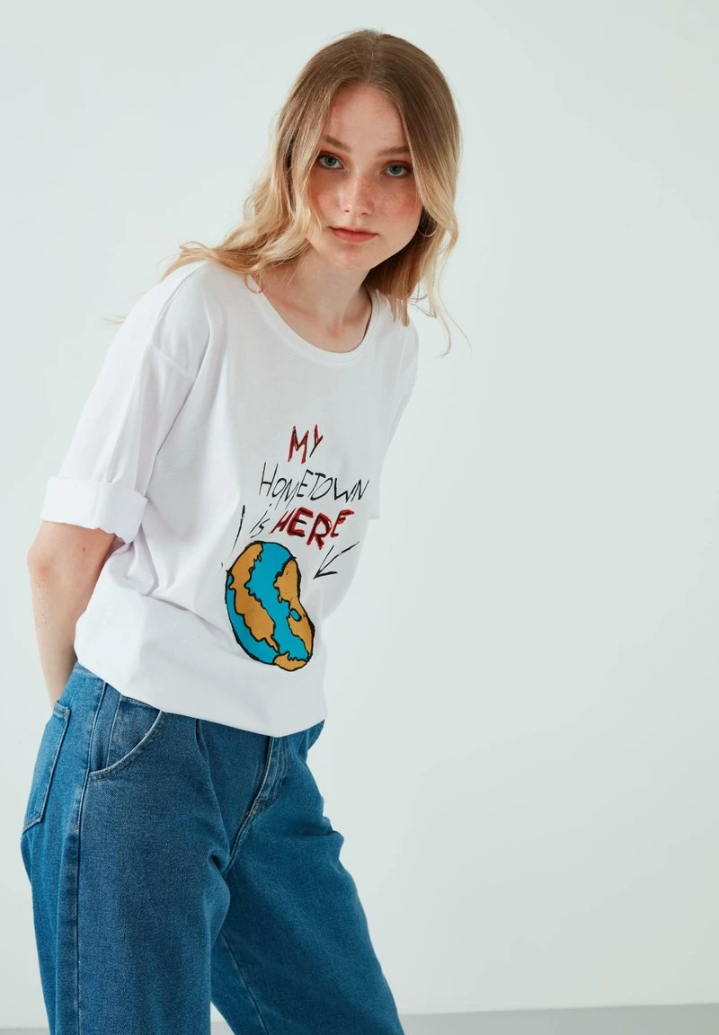 Camiseta estampada - white LELA Camiseta Estampada - White , Mujer -LELA Ventas 2024 c8ce1a6de8d04731844bcc995e56e3a4