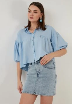LELA LOOSE FIT - Camisa - Light Blue , Mujer -LELA Ventas 2024 c8d8a47099394c0b8e3970b7380ec862