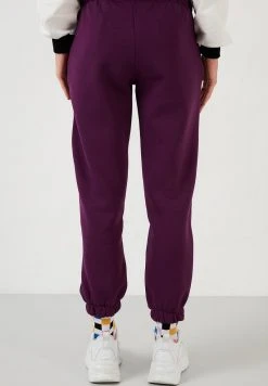 LELA Pantalones Deportivos - Purple , Mujer 6 LELA Pantalones Deportivos - Purple , Mujer -LELA Ventas 2024 c924b5b6b0ed4b38ac2d378fe6389e20