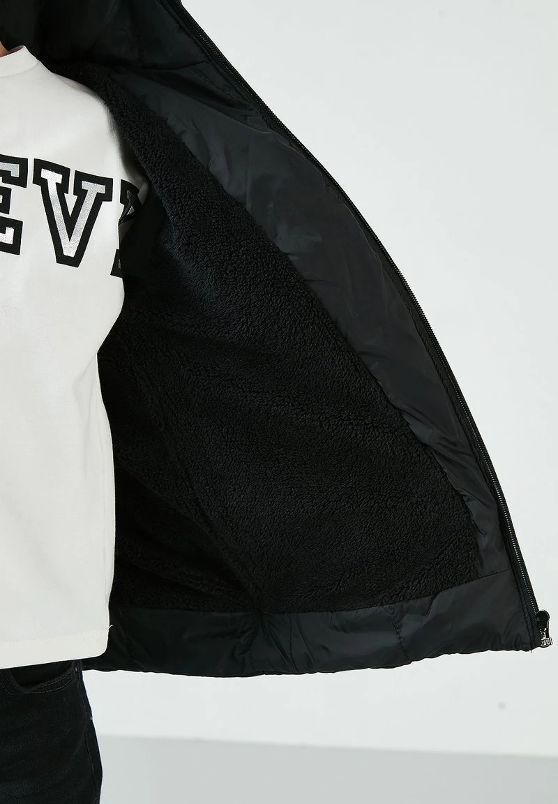 Chaqueta de invierno - black LELA Chaqueta De Invierno - Black, Niños -LELA Ventas 2024 cb0281436cf44d0091fafaf4473a4ff1