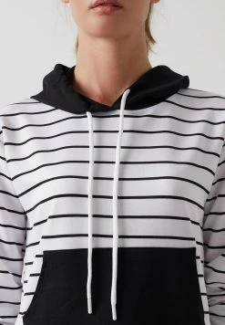 LELA Jersey Con Capucha - White , Mujer 3 LELA Jersey Con Capucha - White , Mujer -LELA Ventas 2024 cb0bf2fd6d074c7f82d849dec3ad2496