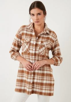 LELA Camisa - Camel , Mujer -LELA Ventas 2024 cbf0180c42e5497a9efc0987f913609d