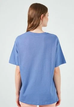 LELA Camiseta Estampada - Indigo, Mujer 2 LELA Camiseta Estampada - Indigo, Mujer -LELA Ventas 2024 cf2d1109005941f6a0cc8cbd31590ff7