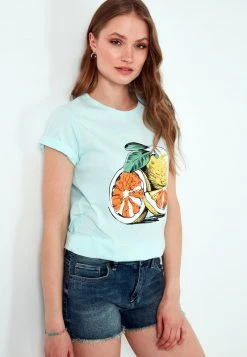 LELA Camiseta Estampada - Mint , Mujer 2 LELA Camiseta Estampada - Mint , Mujer -LELA Ventas 2024 d5c9bae8344d4a639cfc85214014ae1b