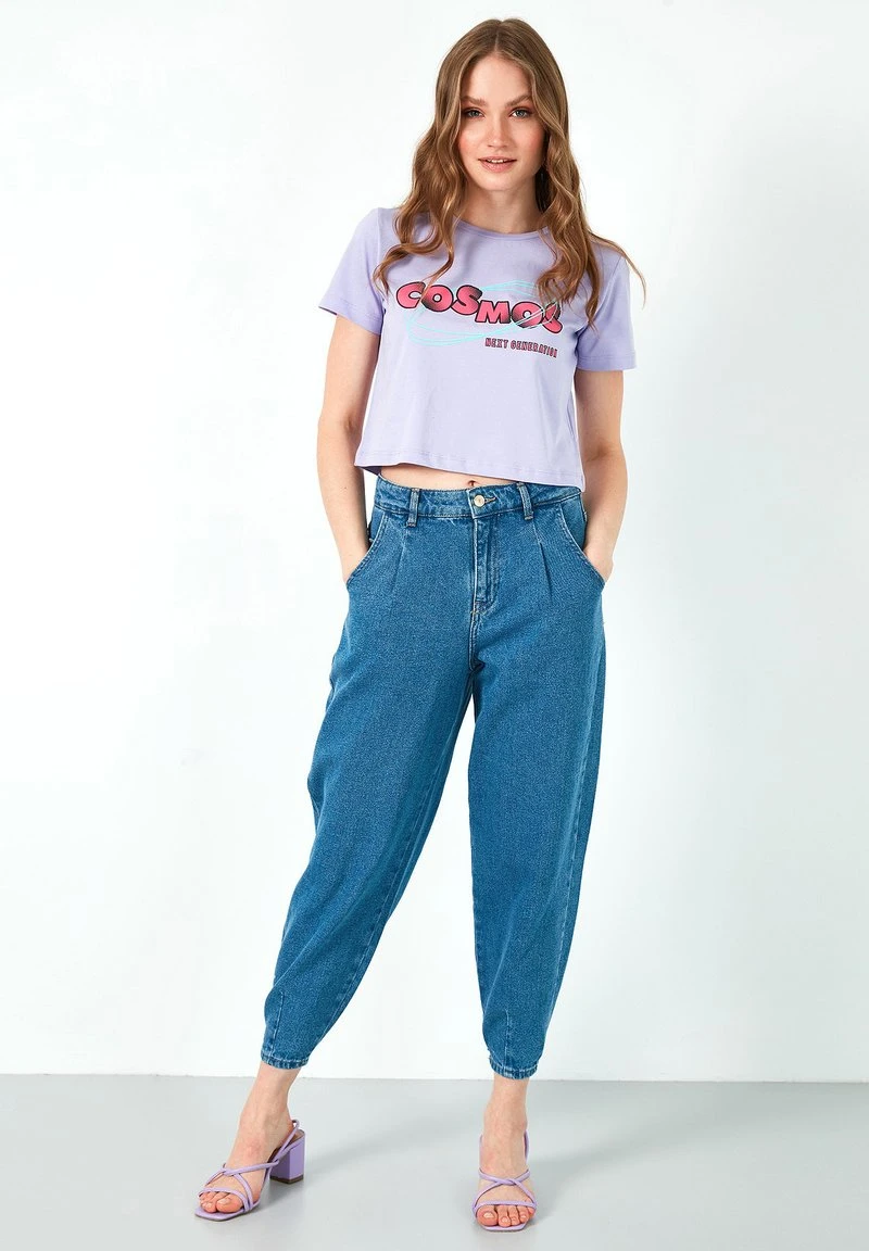 LELA Camiseta Estampada - Lilac, Mujer 2 LELA Camiseta Estampada - Lilac, Mujer - Imagen 2