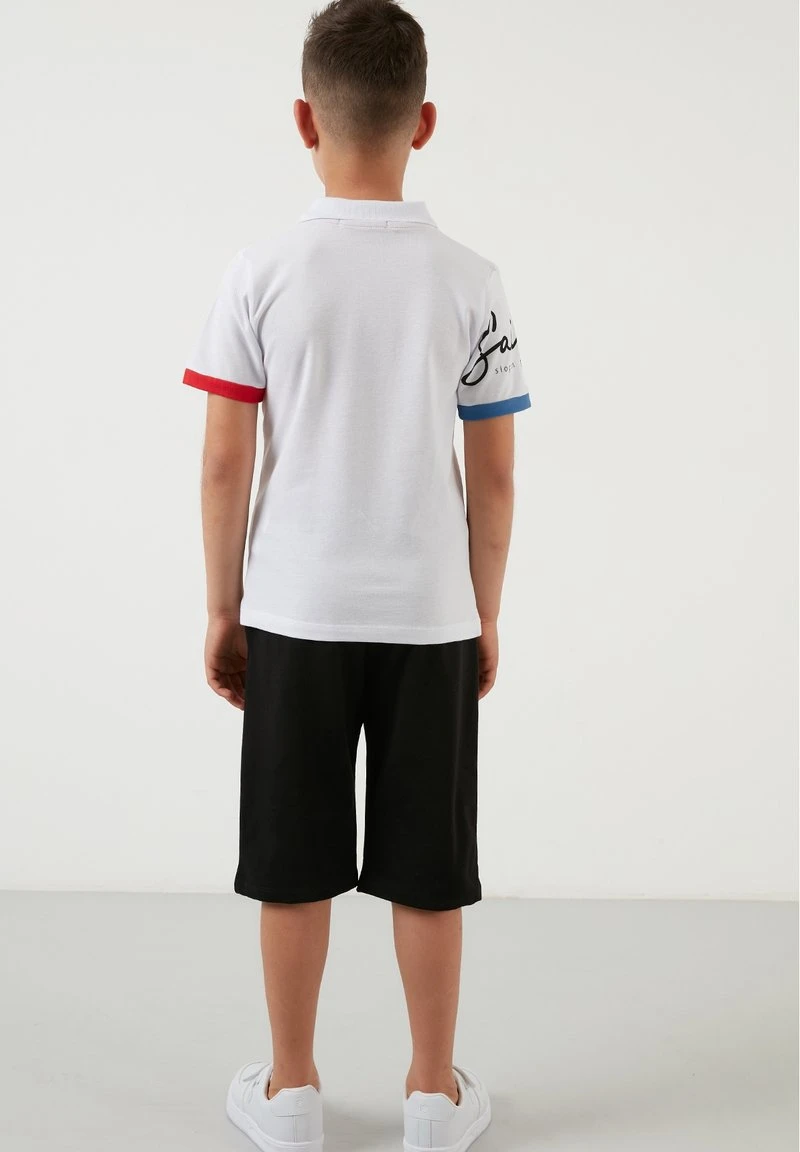 REGULAR FIT SET - Shorts - white LELA REGULAR FIT SET - Shorts - White, Niños -LELA Ventas 2024 dce5aec7e72a42b08c3ae9140b81ec34