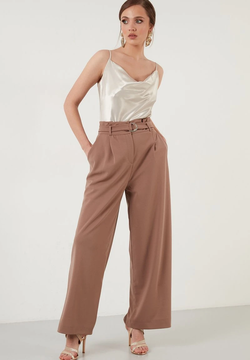Pantalones - camel LELA Pantalones - Camel , Mujer -LELA Ventas 2024 dd087dbcd79c45a7a4735ab527fdad37