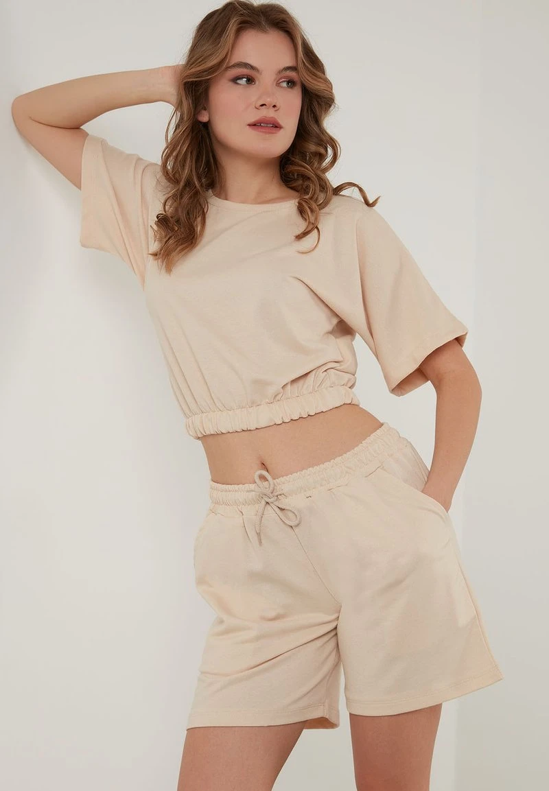 CROP - Shorts - stone colored LELA CROP - Shorts - Stone Colored , Mujer -LELA Ventas 2024 dd2961120c914031961aa6022be1a400