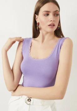 LELA SQUARE NECK LACE DETAILED ATHLETE - Top - Lilac , Mujer 6 LELA SQUARE NECK LACE DETAILED ATHLETE - Top - Lilac , Mujer -LELA Ventas 2024 de0e9d0b7f67447abf7d1e1146974dfe