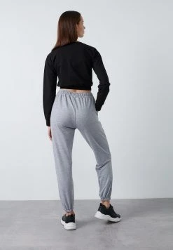 LELA Pantalones Deportivos - Grey , Mujer 2 LELA Pantalones Deportivos - Grey , Mujer -LELA Ventas 2024 e3306817c3d84efe88d88bc66b588774