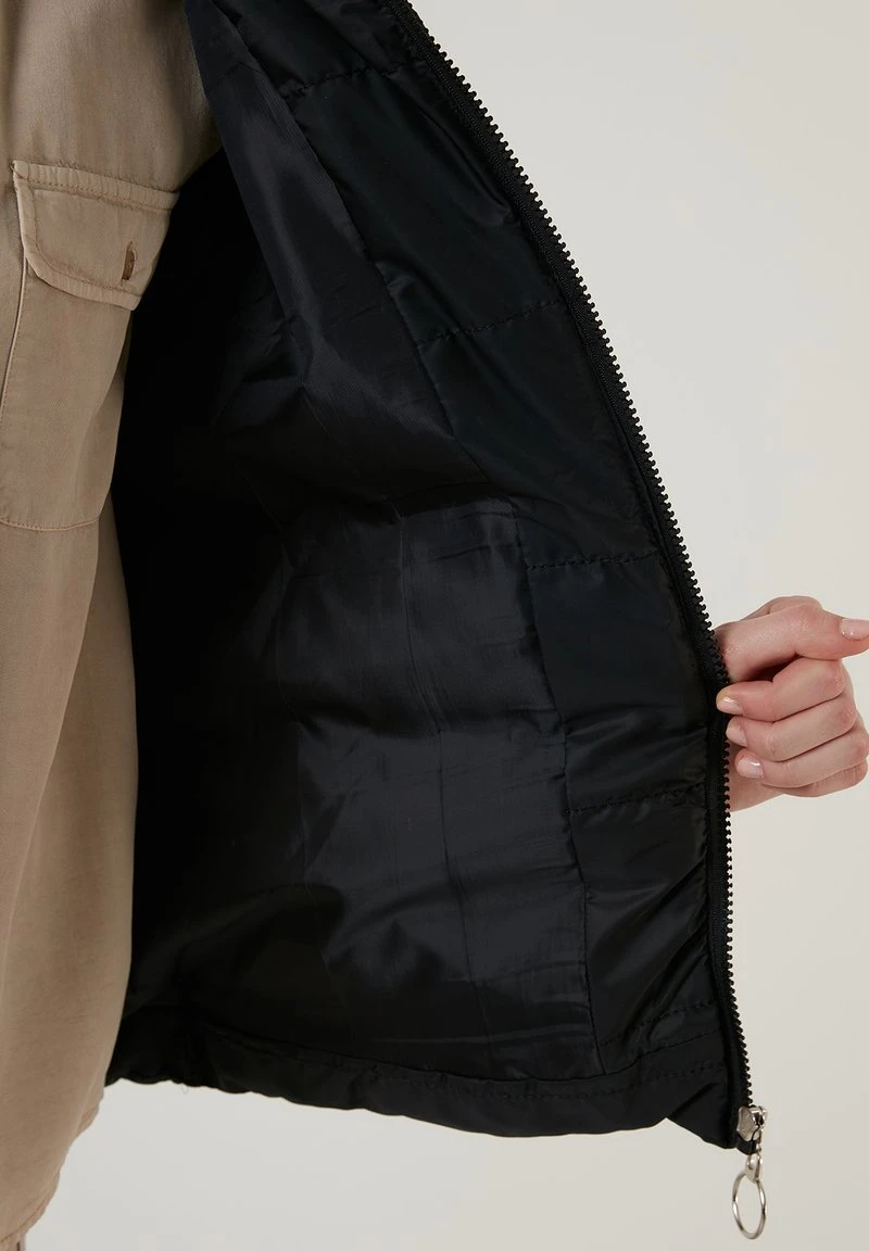 Chaleco - black LELA Chaleco - Black, Mujer -LELA Ventas 2024 e3a6a878fd994d4198bcd44f0dc96706