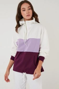 LELA Jersey Con Capucha - Ecru Lilac Purple, Mujer 2 LELA Jersey Con Capucha - Ecru Lilac Purple, Mujer -LELA Ventas 2024 e45b5ea3bf5c4932ab295ea9e2d0c3d2