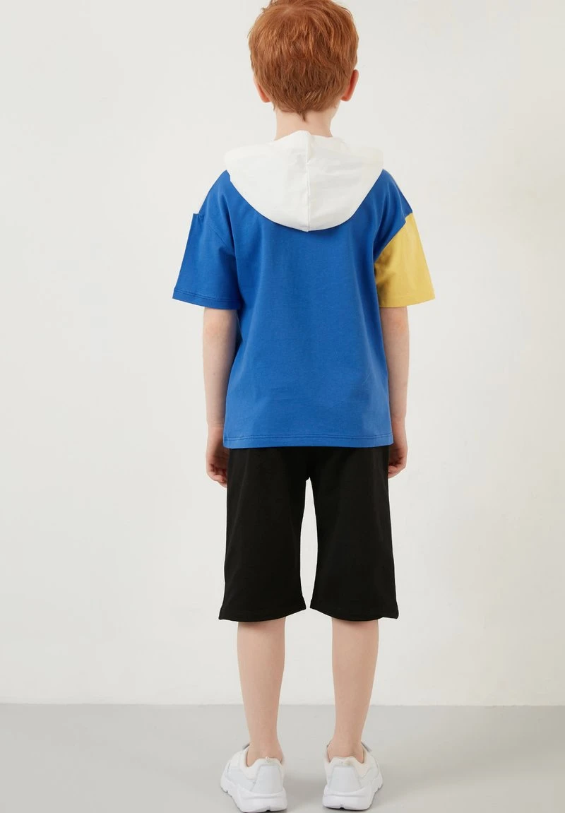 REGULAR FIT T-SHIRT AND SHORTS - Shorts - blue LELA REGULAR FIT T-SHIRT AND SHORTS - Shorts - Blue , Niños -LELA Ventas 2024 e4cd28252d4f422abeae0e21a33935ec